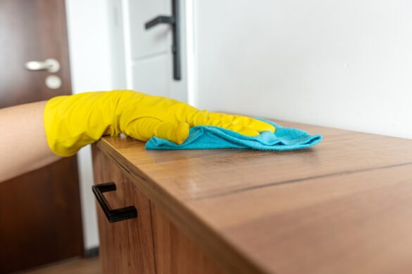 holzschrank reinigen